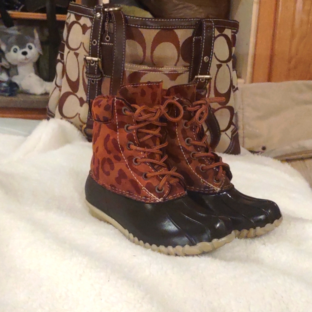 Girls size 11 winter/rain boots with fur inside Brown with leopard